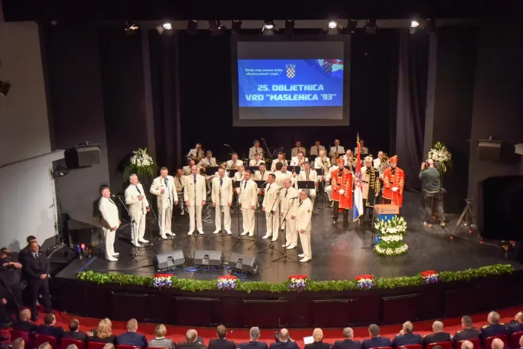 SVEČANI MIMOHOD U ZADRU: Pogledajte kako je obilježena 25. obljetnica VRO Maslenica