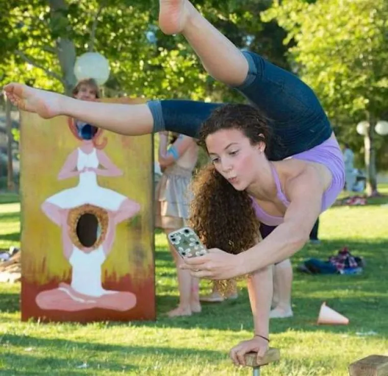 Djevojke iz galerije malo su se opustile i odlučile snimiti nove profilne fotografije za društvene mreže. Što se dogodi kada profilne slike nastaju pod utjecajem alkohola, provjerite u nastavku.
