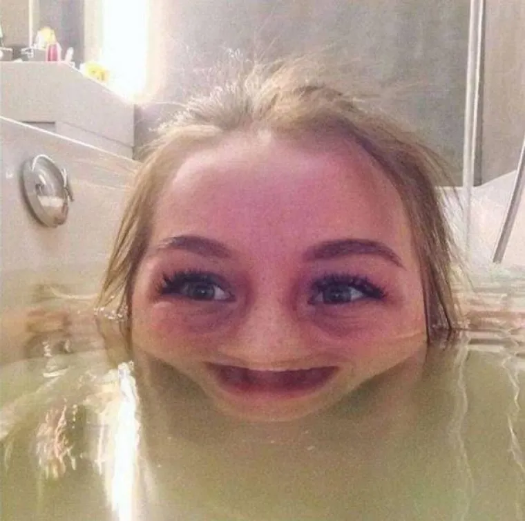 FOTKALE SE ZA NOVE PROFILNE UZ POMOĆ ALKOHOLA: Htjele su lude fotografije pa im se želja i ostvarila