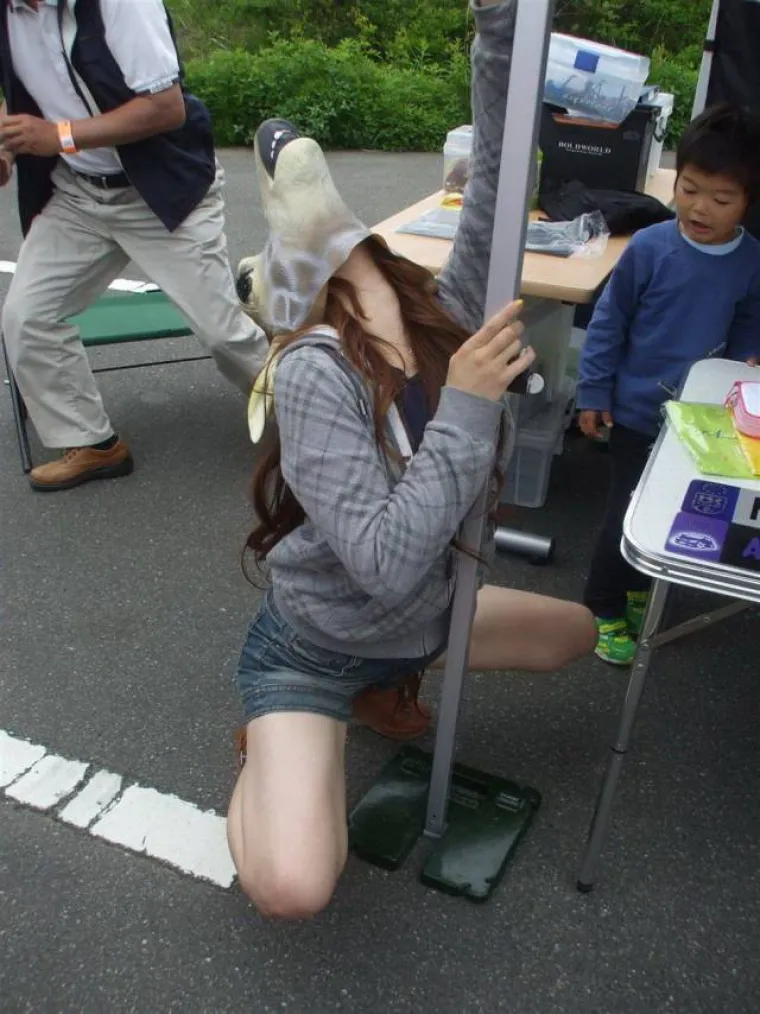 FOTKALE SE ZA NOVE PROFILNE UZ POMOĆ ALKOHOLA: Htjele su lude fotografije pa im se želja i ostvarila