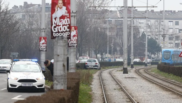 NESREĆA U ZAGREBU: Nakon sudara s kamionom, auto se zabio u tramvaj