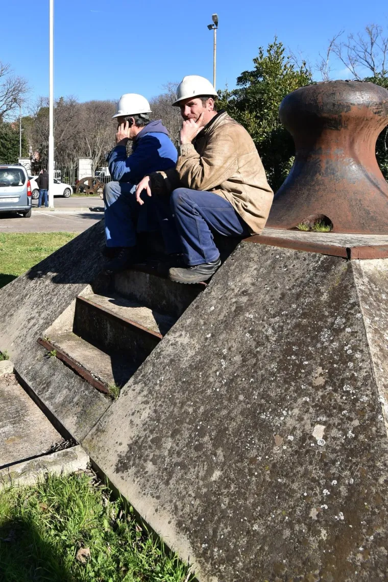 Radnici Uljanika i dalje ispred zgrade Uprave očekuju smjenu rukovodstva