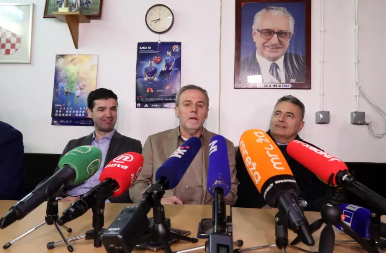 Bandić konferenciju za medije povodom zamjene automobila održao u garaži