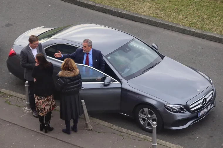 SKUPOCJENI MERCEDES ZA GRADONAČELNIKA METROPOLE: Pogledajte u kakvom se zamjenskom vozilu vozi Bandić