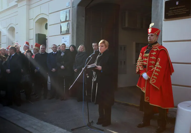 Predsjednica privremeno preselila svoj ured u Zagorje, pogledajte kako je dočekana