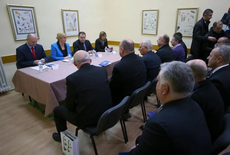 Predsjednica privremeno preselila svoj ured u Zagorje, pogledajte kako je dočekana