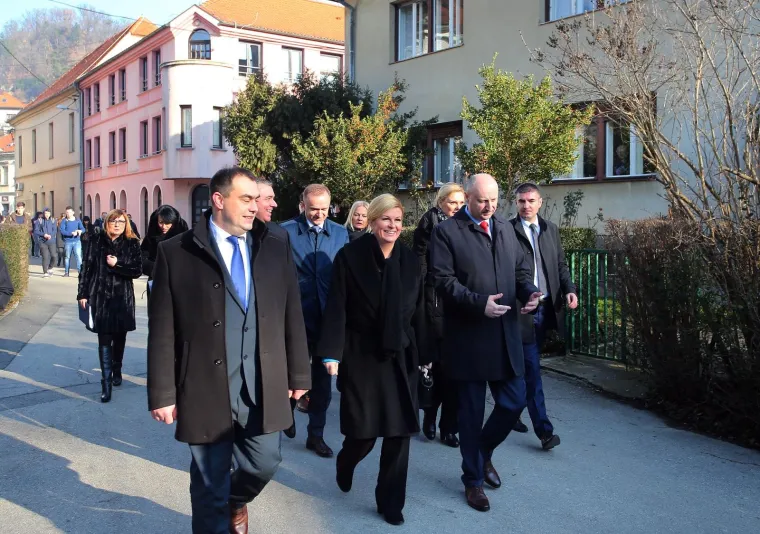 Predsjednica privremeno preselila svoj ured u Zagorje, pogledajte kako je dočekana
