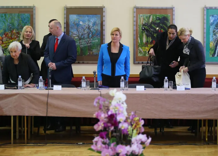 Predsjednica privremeno preselila svoj ured u Zagorje, pogledajte kako je dočekana