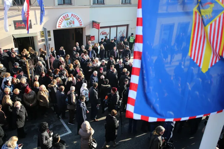 Predsjednica privremeno preselila svoj ured u Zagorje, pogledajte kako je dočekana