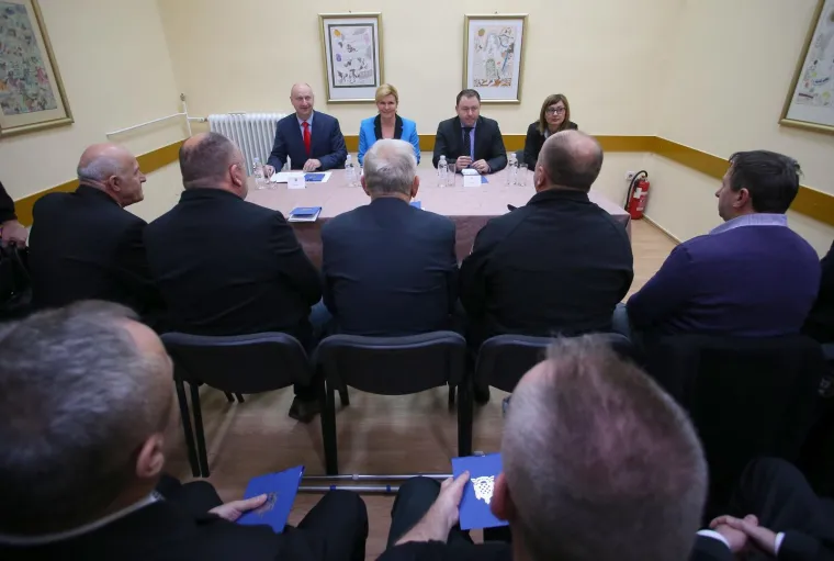 Predsjednica privremeno preselila svoj ured u Zagorje, pogledajte kako je dočekana