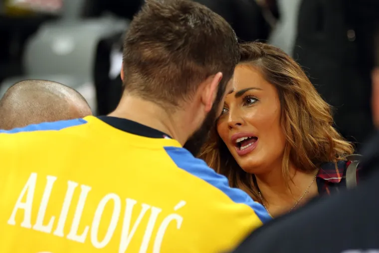 Neutje&scaron;ni rukometa&scaron;i nakon poraza pohitali u zagrljaje članova svoje obitelji