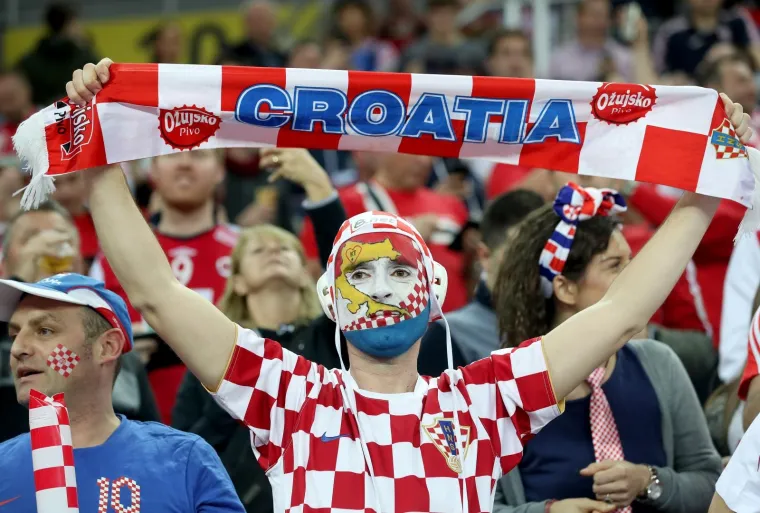 Navijači bodre rukometa&scaron;e u utakmici posljednjeg kola 2. kruga između Hrvatske i Francuske