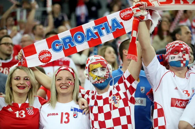 Navijači bodre rukometa&scaron;e u utakmici posljednjeg kola 2. kruga između Hrvatske i Francuske