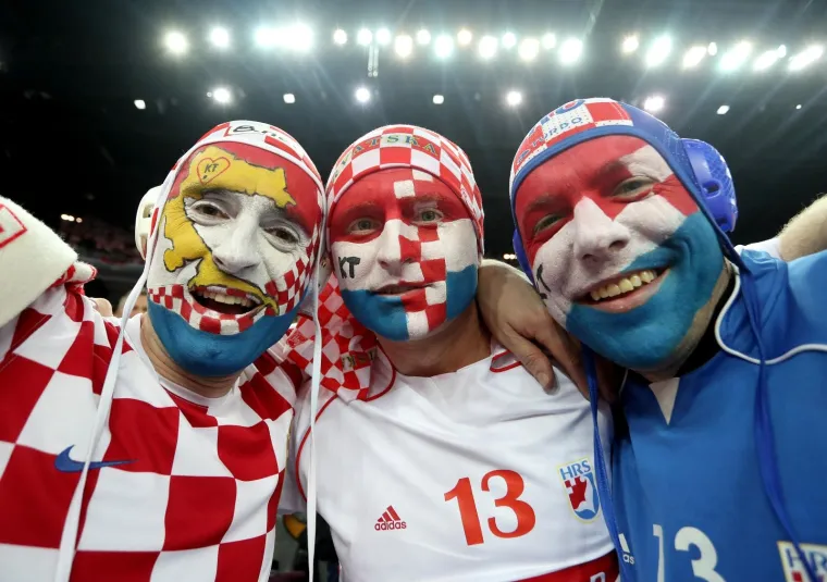 Navijači bodre rukometa&scaron;e u utakmici posljednjeg kola 2. kruga između Hrvatske i Francuske