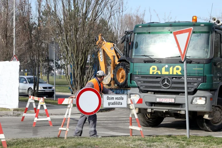 Prodavači s Borongaja sele: počeli radovi na izgradnji nove tržnice kod okreti&scaron;ta Dubec