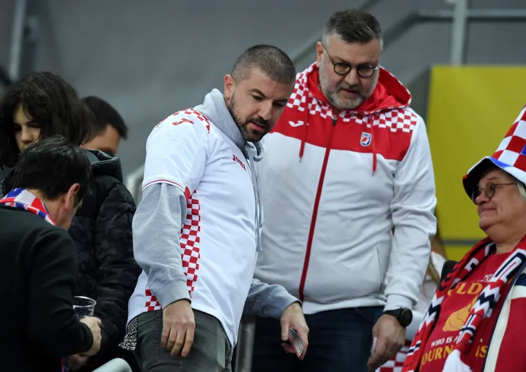 Poznati bodre hrvatske rukoeta&scaron;e u utakmici protiv Francuza: na tribanama i predsjednica u pratnji supruga Jakova