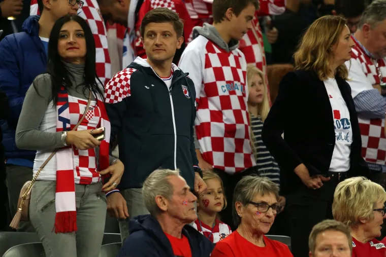 Poznati bodre hrvatske rukoeta&scaron;e u utakmici protiv Francuza: na tribanama i predsjednica u pratnji supruga Jakova