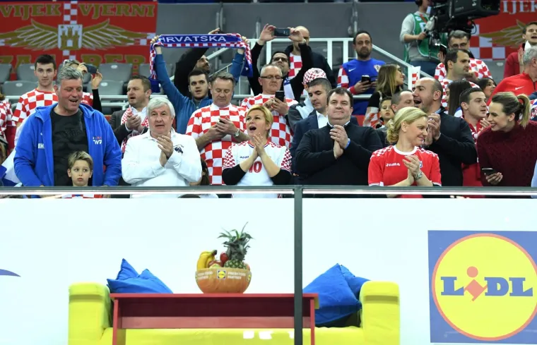 I POZNATE FACE NAPUNILE ZAGREBAČKU ARENU: Rukometni klasik s tribina gledali Plenković, Kolinda, Marić, Rimac...