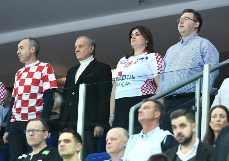 I POZNATE FACE NAPUNILE ZAGREBAČKU ARENU: Rukometni klasik s tribina gledali Plenković, Kolinda, Marić, Rimac...
