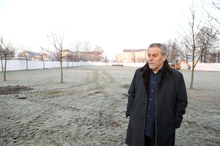 Bandiću jo&scaron; uvijek nije dovoljno toplo: u kontrolu radova na izgradnji tržnice Dolac do&scaron;ao u svom novom mercedesu