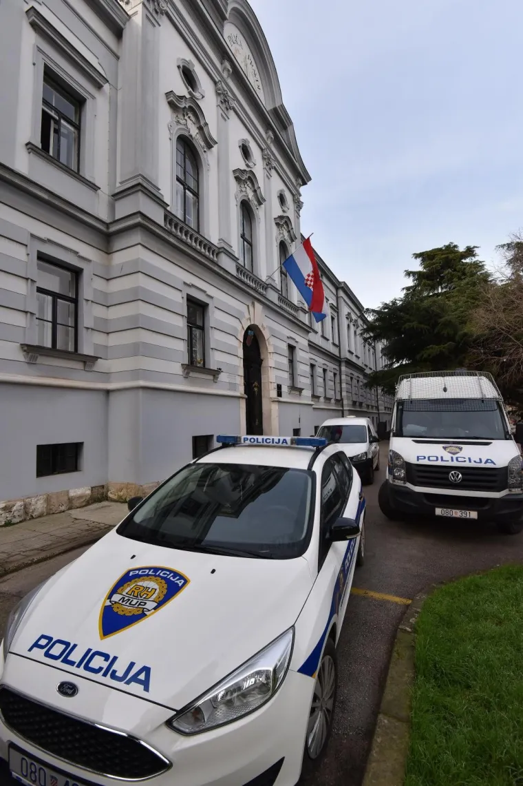 Policija pretražuje Općinski sud u Puli zbog dojave o eksplozivnoj napravi