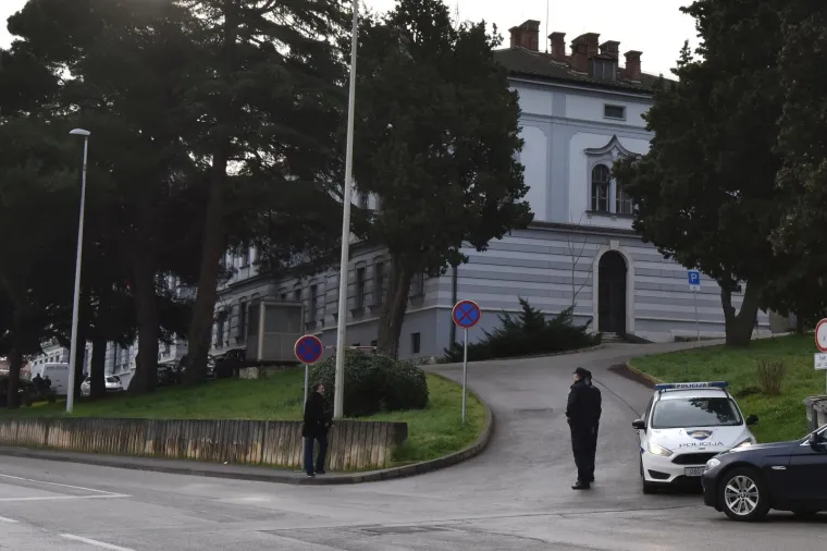 Policija pretražuje Općinski sud u Puli zbog dojave o eksplozivnoj napravi