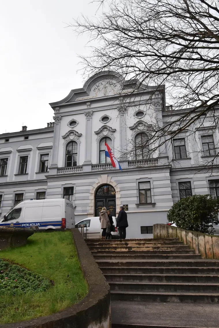 Policija pretražuje Općinski sud u Puli zbog dojave o eksplozivnoj napravi