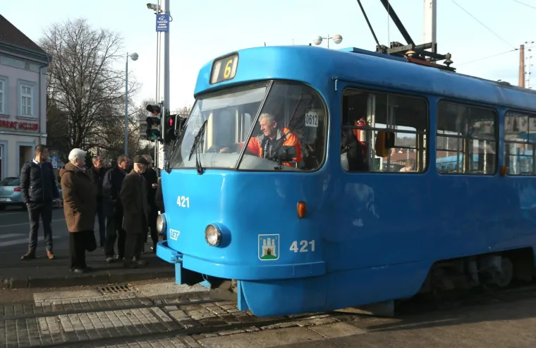 Zbog kvara na &scaron;estici na okreti&scaron;tu Črnomerec do&scaron;lo do zastoja u prometu