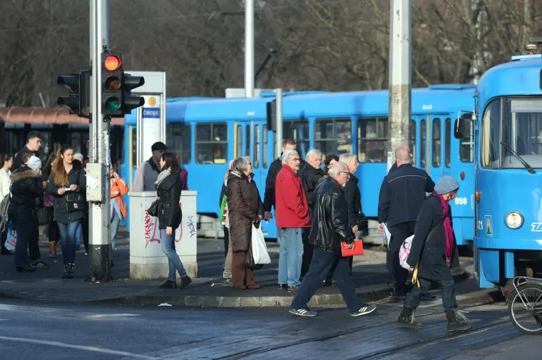 Zbog kvara na &scaron;estici na okreti&scaron;tu Črnomerec do&scaron;lo do zastoja u prometu