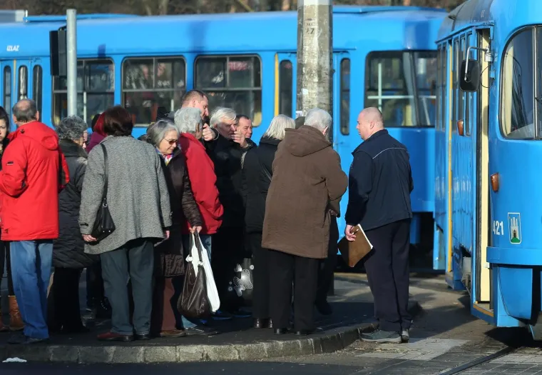 Zbog kvara na &scaron;estici na okreti&scaron;tu Črnomerec do&scaron;lo do zastoja u prometu