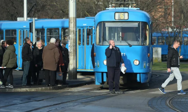 Zbog kvara na &scaron;estici na okreti&scaron;tu Črnomerec do&scaron;lo do zastoja u prometu