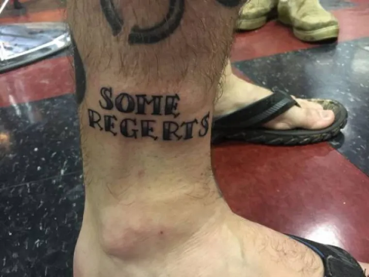 I dok neki pokušavaju tetovažama ukrasiti svoje tijelo, drugi se služe tetovažama kako bi obilježili neke njima važne ljude, situacije i izreke. No, neke od njih baš nemaju dugi rok trajanja i vrlo ih brzo požale. Upravo takve tetovaže okupili smo u galeriji.