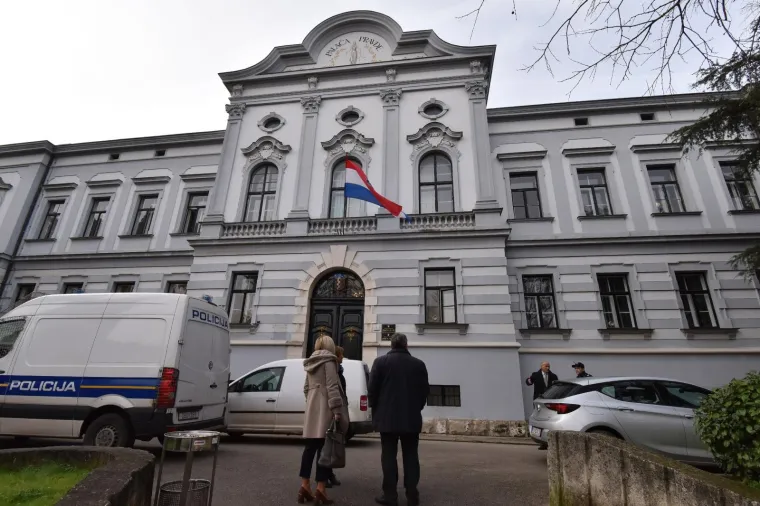 Nije pronađena nikakva eksplozivna naprava i u 10,15 sati ponovno je dozvoljen ulazak u zgradu suda.