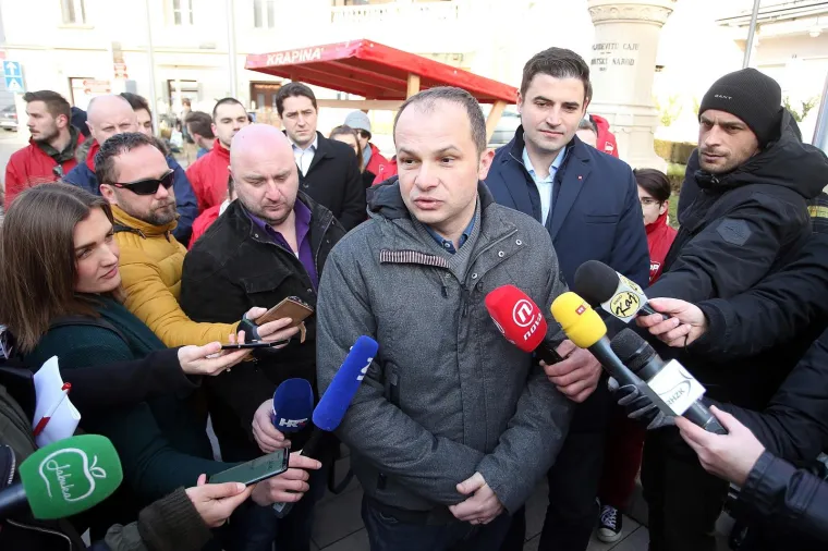 Davor Bernardić na Trgu Lj. Gaja održao konferenciju za medije