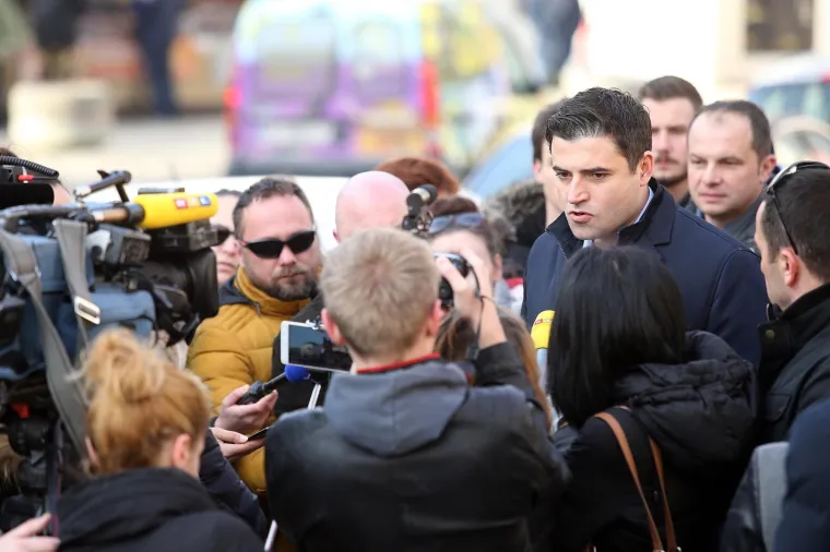 Davor Bernardić na Trgu Lj. Gaja održao konferenciju za medije