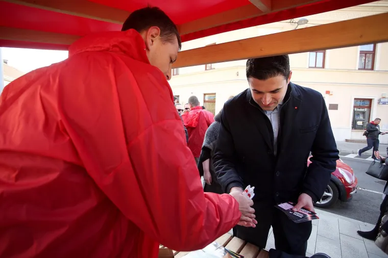 Davor Bernardić na Trgu Lj. Gaja održao konferenciju za medije