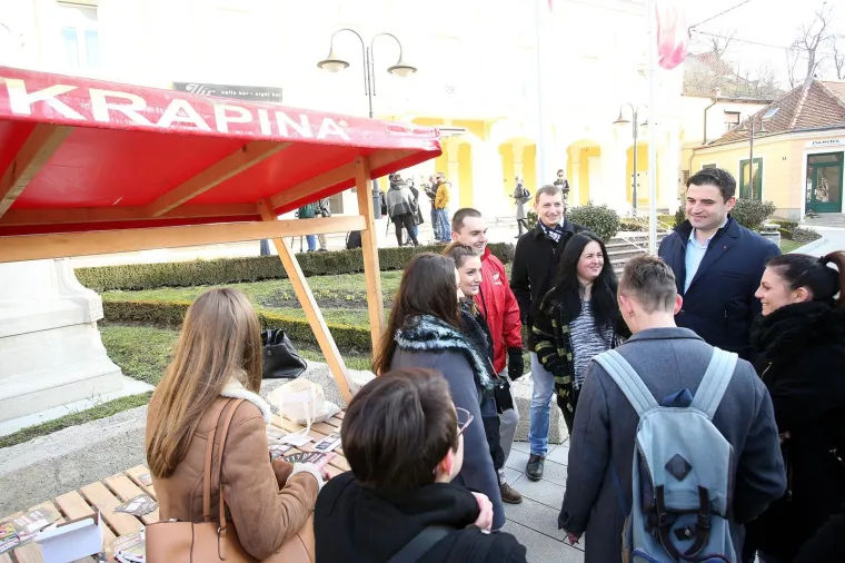 Davor Bernardić na Trgu Lj. Gaja održao konferenciju za medije