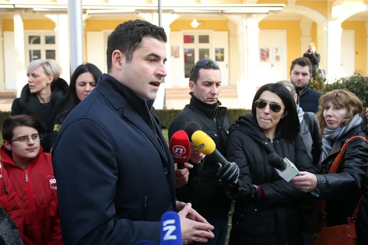 Davor Bernardić na Trgu Lj. Gaja održao konferenciju za medije