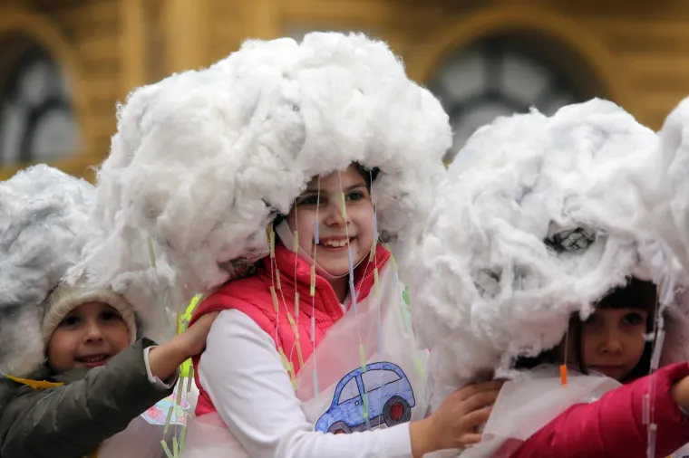 DJEČJA KARNEVALSKA POVORKA U RIJECI: Zamaskirani slatki&scaron;i pro&scaron;etali Korzom