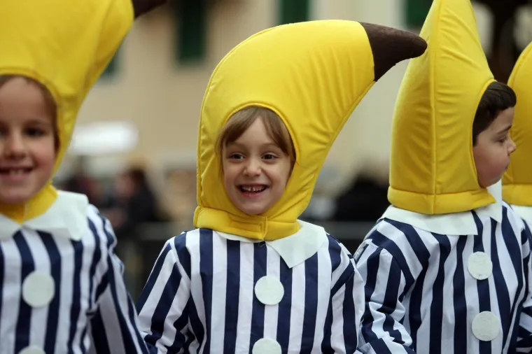 DJEČJA KARNEVALSKA POVORKA U RIJECI: Zamaskirani slatki&scaron;i pro&scaron;etali Korzom