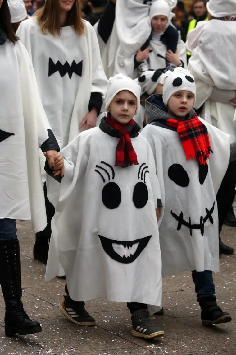 DJEČJA KARNEVALSKA POVORKA U RIJECI: Zamaskirani slatki&scaron;i pro&scaron;etali Korzom