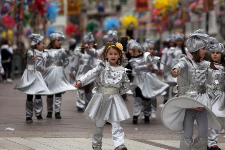 DJEČJA KARNEVALSKA POVORKA U RIJECI: Zamaskirani slatki&scaron;i pro&scaron;etali Korzom