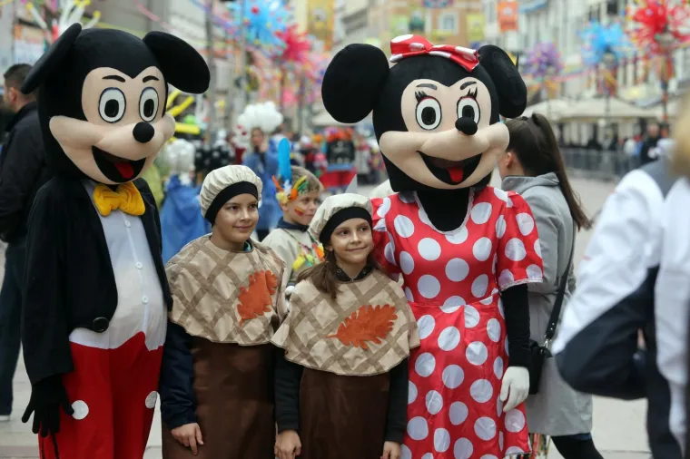 DJEČJA KARNEVALSKA POVORKA U RIJECI: Zamaskirani slatki&scaron;i pro&scaron;etali Korzom