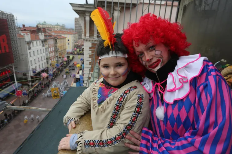 DJEČJA KARNEVALSKA POVORKA U RIJECI: Zamaskirani slatki&scaron;i pro&scaron;etali Korzom
