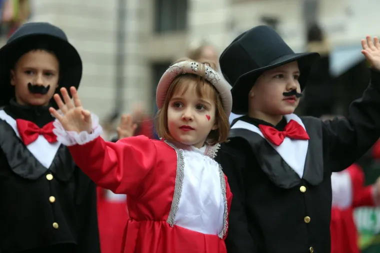 DJEČJA KARNEVALSKA POVORKA U RIJECI: Zamaskirani slatki&scaron;i pro&scaron;etali Korzom