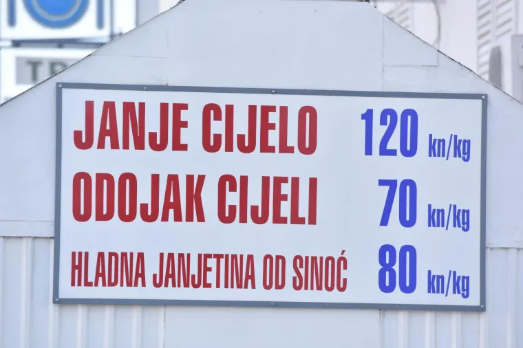 CJENIK IZLOŽEN NA KNINSKOM RESTORANU IZAZVAO LAVINU KOMENTARA: Evo koliko stoji 'hladna janjetina od sinoć'