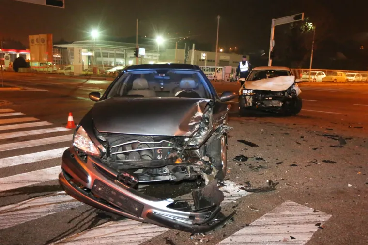 Sudar u &Scaron;ibeniku: potpuno uni&scaron;tena vozila nakon prometne nesreće