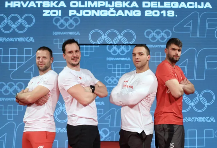 SEKSI PLESAČICE ISPRATILE OLIMPIJCE: Predstavljeni sportaši koji će zastupati Hrvatsku u Pjongčangu