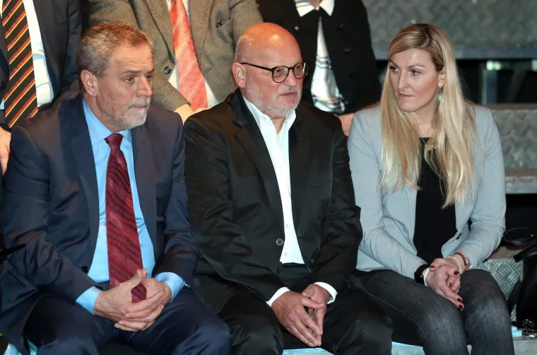 SEKSI PLESAČICE ISPRATILE OLIMPIJCE: Predstavljeni sportaši koji će zastupati Hrvatsku u Pjongčangu