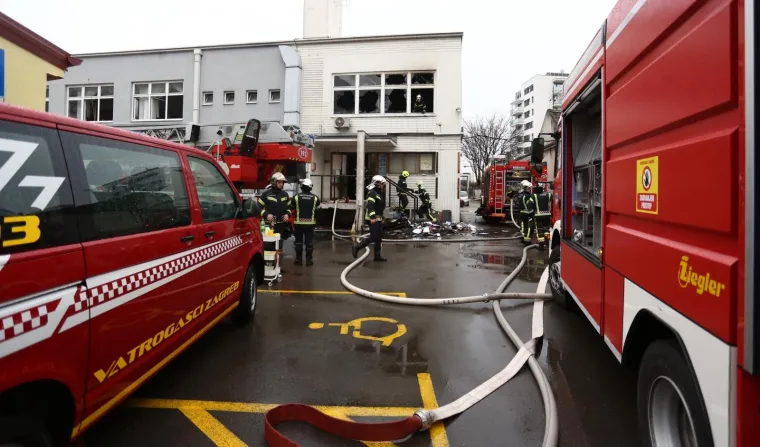 BUKTINJA U ZAGREBU: Požar potpuno uništio prostore udruge Potrošač, ostali samo goli zidovi